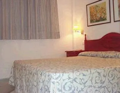 Leo Varios Отель