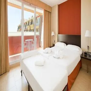 Hotel Leo Varios