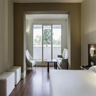 Leo Varios Hotel