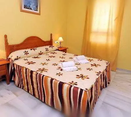 Leo Varios Hotel 2*