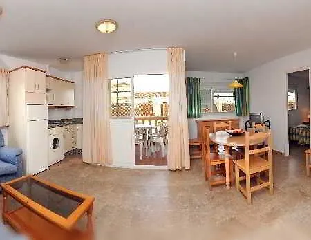 Отель Leo Varios 2*