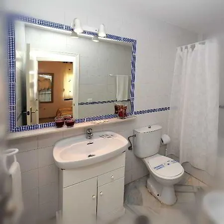 Leo Varios Отель 2*